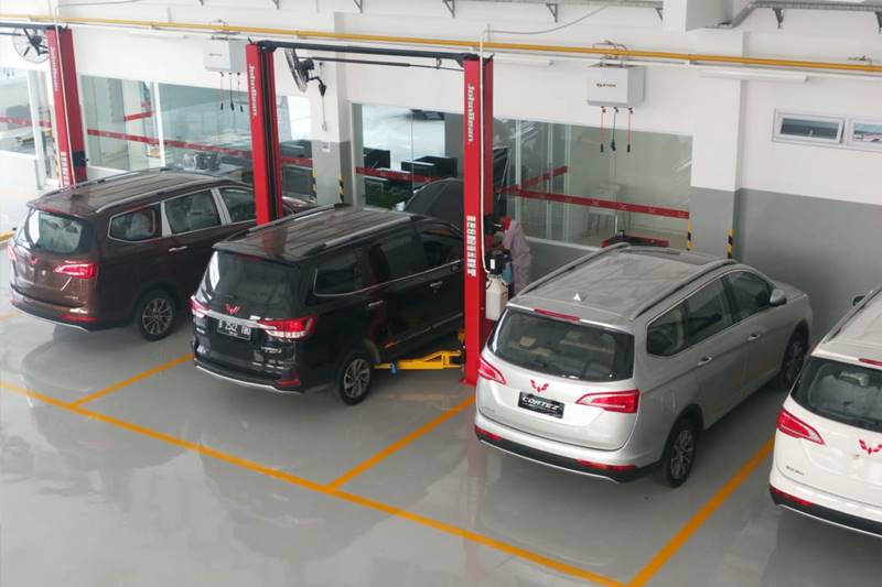 Service bay di salah satu diler resmi Wuling di Jabodetabek