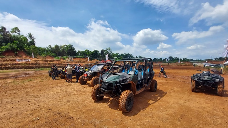 Can-Am Offroad (2)