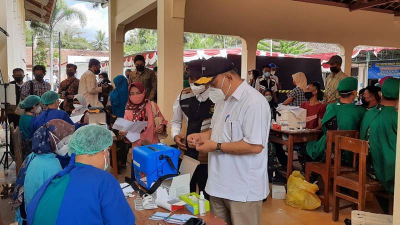 Kunjungan Wakil Gubernur DIY ke Program Vaksinasi Daihatsu pada 15 September 2021 di Balai Desa Karangsewu, Kulonprogo