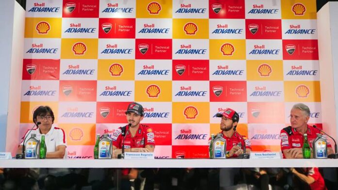 Foto 2 - Shell Advance x Ducati Corse_