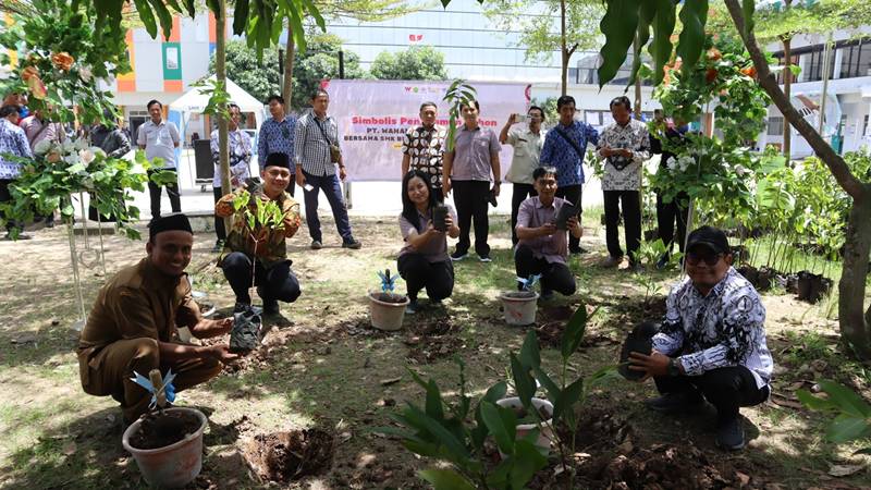 Wahana-Simbolisasi Penyerahan Bibit Pohon SMK Binaan (4)