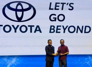 Toyota Veloz Hybrid EV Sabet Dua Penghargaan Bergengsi