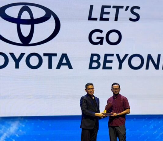 Toyota Veloz Hybrid EV Sabet Dua Penghargaan Bergengsi