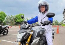 Bukan Sekadar Hati-hati, Ini 4 Kunci Utama Berkendara Aman Bagi Perempuan