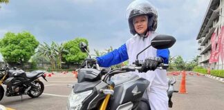 Bukan Sekadar Hati-hati, Ini 4 Kunci Utama Berkendara Aman Bagi Perempuan