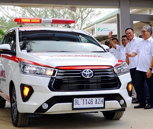 Toyota Serahkan Kijang Innova Ambulans untuk Bantu Pemulihan Aceh Tamiang
