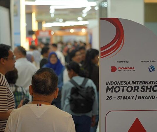 Tembus 36 Ribu Pengunjung, IIMS Surabaya 2026 Resmi Ditutup dengan Aksi Sal Priadi