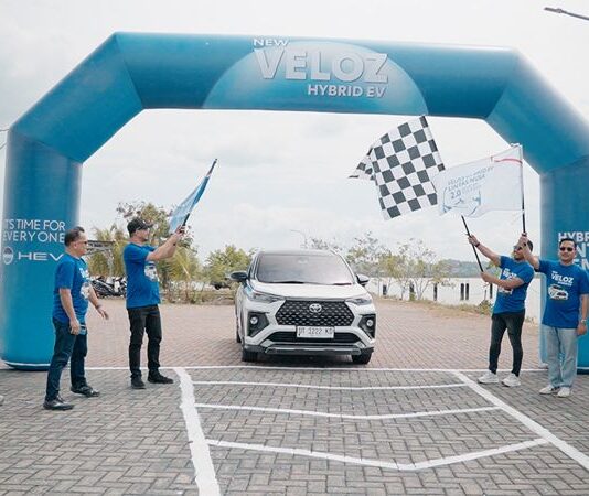 Toyota Bawa Veloz Hybrid EV Keliling Sulawesi, Ini Misinya