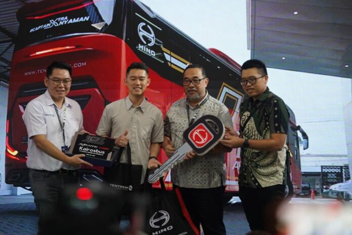 Hino Bus RK 280 kepada PO Kairos (2)