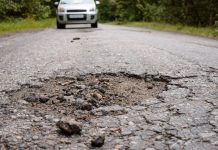 Hantam Jalan Berlubang? Tiga Komponen Mobil Ini Bisa Ikut Rusak!